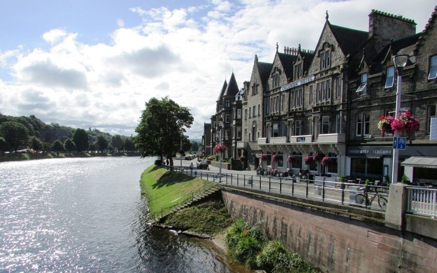 Glasgow: 2-Day Loch Ness, Inverness & Highlands Tour - Fort William and Ben Nevis from the Commando Memorial