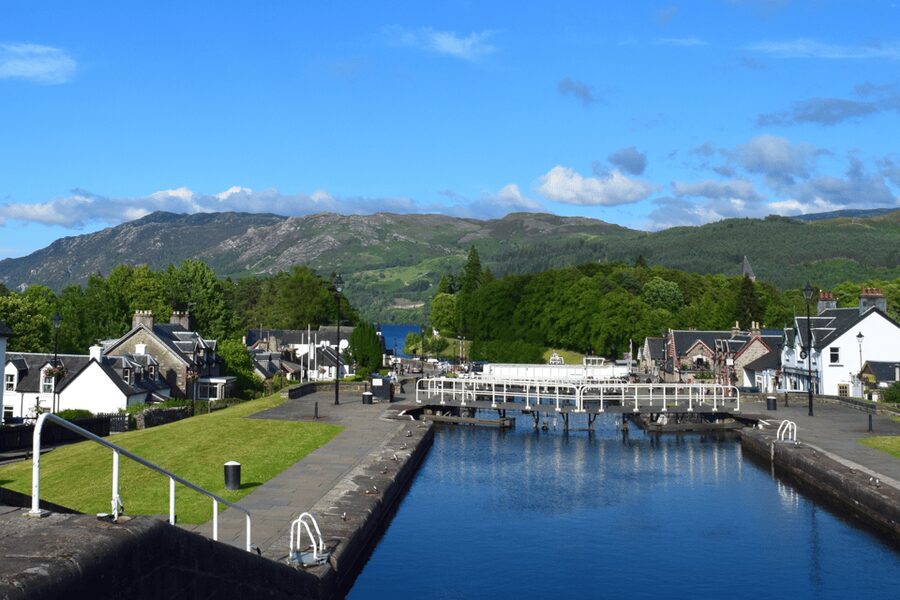 Glasgow: Loch Ness, Glencoe and the Highlands Tour - Following the Great Glen Canal to Fort Augustus: the Nessie basecamp feeling