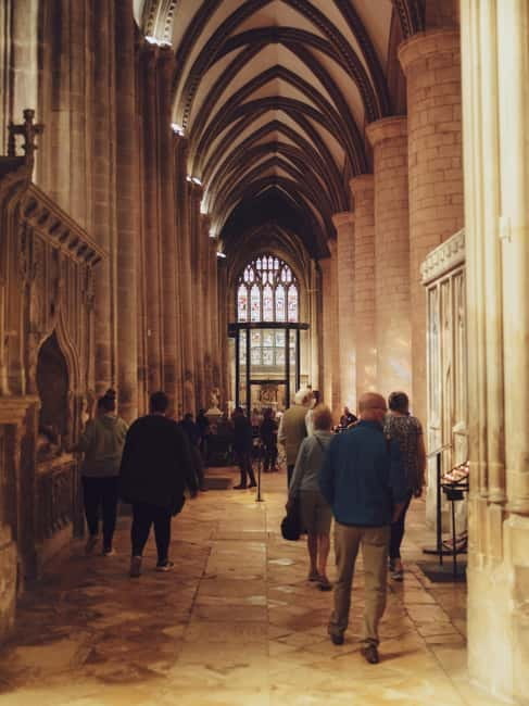 Gloucester Cathedral: Highlights Tour - Edward II tomb: a powerful reminder that history is not abstract