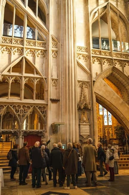 Gloucester Cathedral: Highlights Tour - Guide style, humor, and why pacing matters inside stone buildings