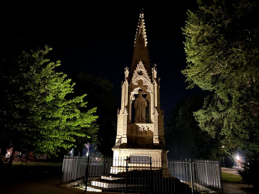 Gloucester: Ghost-Themed Guided Walking Tour - Finding the guide at The Folk of Gloucester Museum