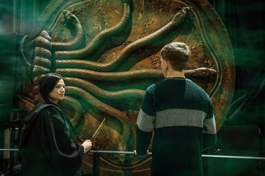 Harry Potter: Warner Bros. Studio Tour from King's Cross - Platform 9¾ and the Hogwarts Express, the moment you’ll plan around