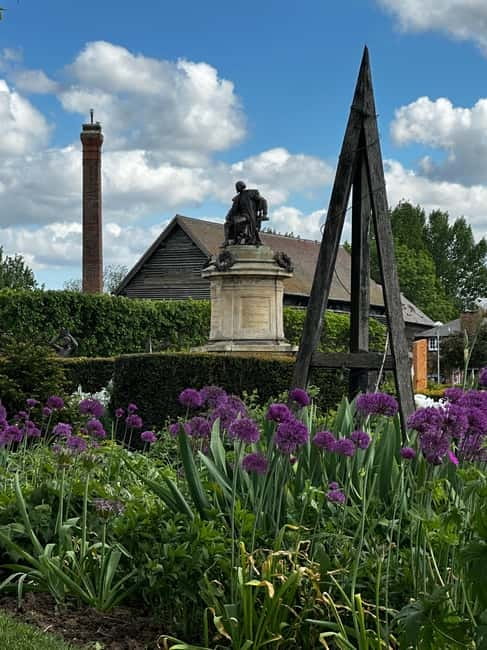 Historic Walk Around Stratford Upon Avon - Tustin’s Tours - Holy Trinity Church: Shakespeare’s final resting place and winter opening hours