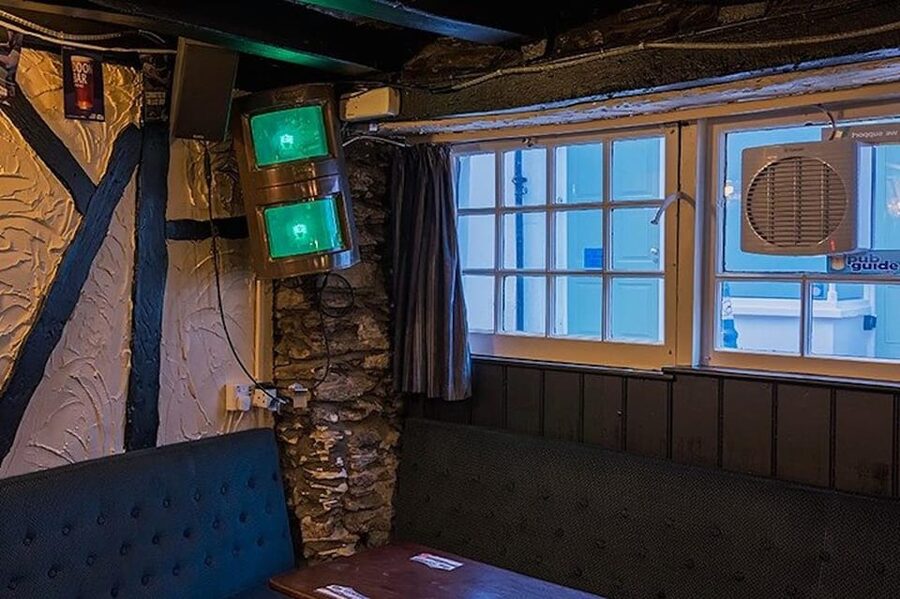 Ilfracombe Harbour: Ghost Tour - Start at the George & Dragon: the first story comes early