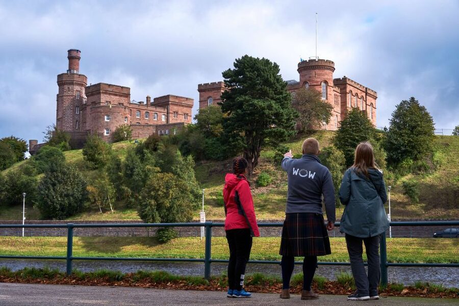 Invergordon: Highlands Guided Tour with Cawdor Castle Ticket - Cawdor Castle: audio tour, gardens, and shopping time