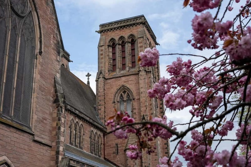 Inverness: Comedy Walking Tour with Local Comedian - Meet outside Caffè Nero, and find the orange backpack