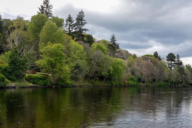 Inverness: Comedy Walking Tour with Local Comedian - River Ness walk back: the calm part of the city