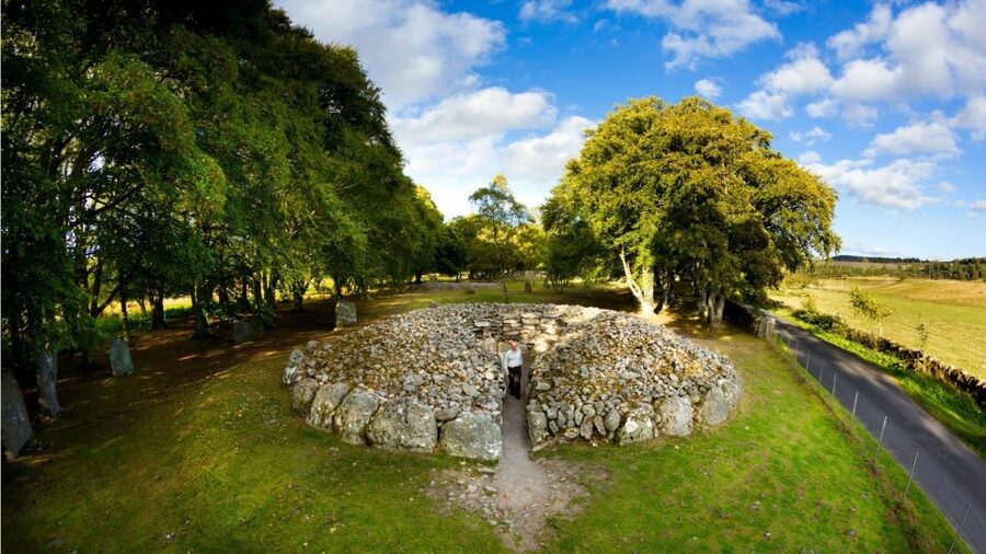 Inverness: Loch Ness Cruise, Castle, and Outlander Tour - Beauly Priory and lunch time that you control