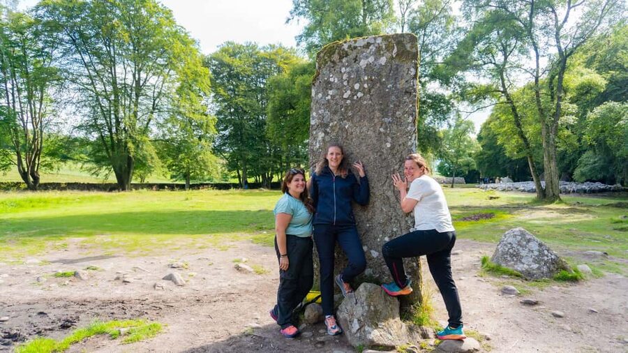 Inverness: Loch Ness, Outlander & Whisky Distillery - Loch Ness Cruise and Urquhart Castle Ruins