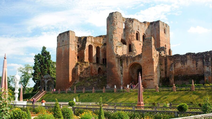 Kenilworth Castle and Elizabethan Garden Entry Ticket - Stables Tearoom: a practical break before you head back outside