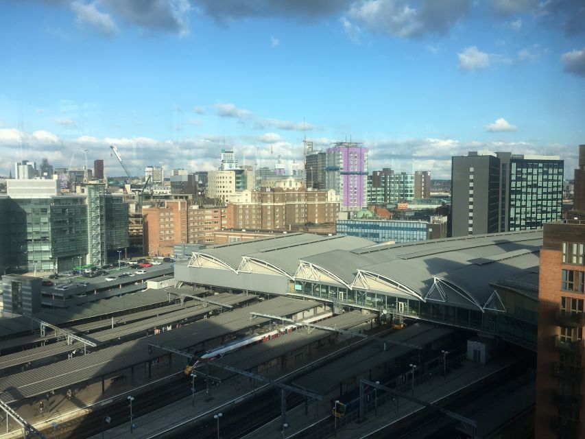 Leeds: 2-Hour Highlights Walking Tour - Leeds 2-Hour Highlights, City Square to the Arcades