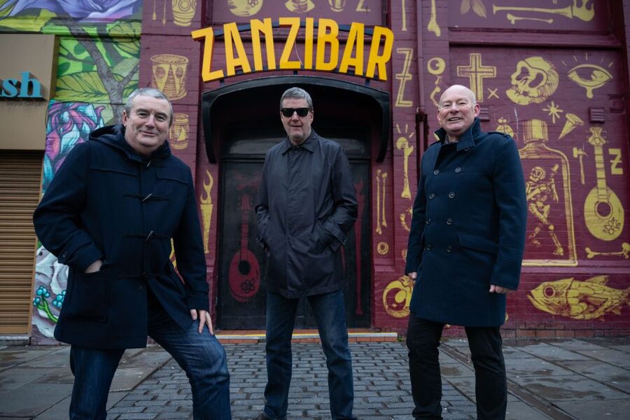 Liverpool: Music Icons Tour with 90s band 'The Farm' - The closing pub chat: selfies, questions, and memorabilia moments