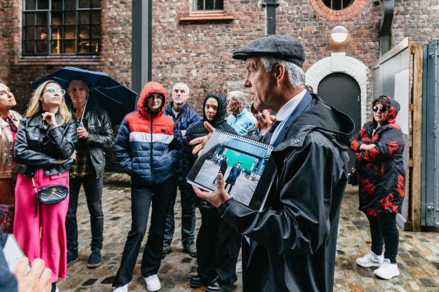 Liverpool: Official Peaky Blinders Coach Tour of Merseyside - Alfie Solomons Camden warehouse: one location, strong atmosphere