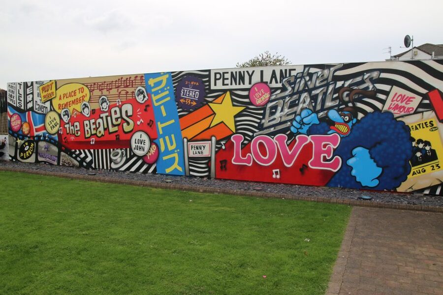 Liverpool: Private Beatles Tour - Royal Albert Docks and the Beatles Statues for Waterfront Selfies