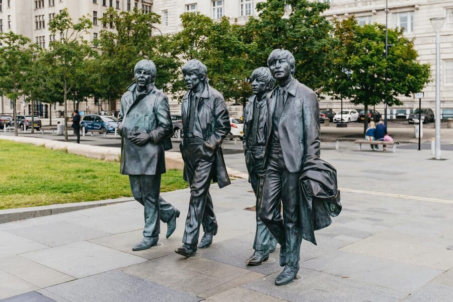 Liverpool: The Beatles and Cavern Quarter Walking Tour - The best reason to start at Queen Victoria Monument