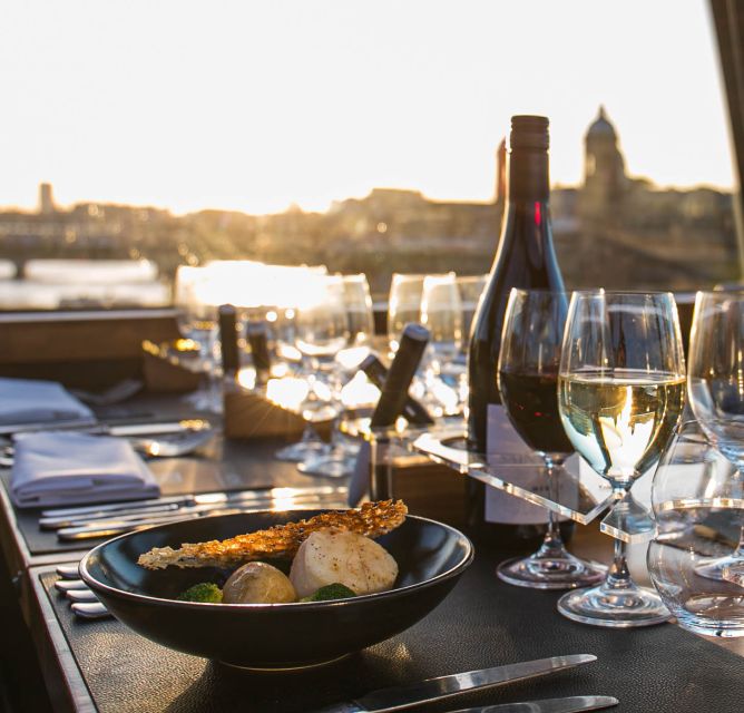 London: 4 Course Lunch Tour by Luxury Coach Bustronome - Audio Guide: Helpful, but It’s Not Live Commentary