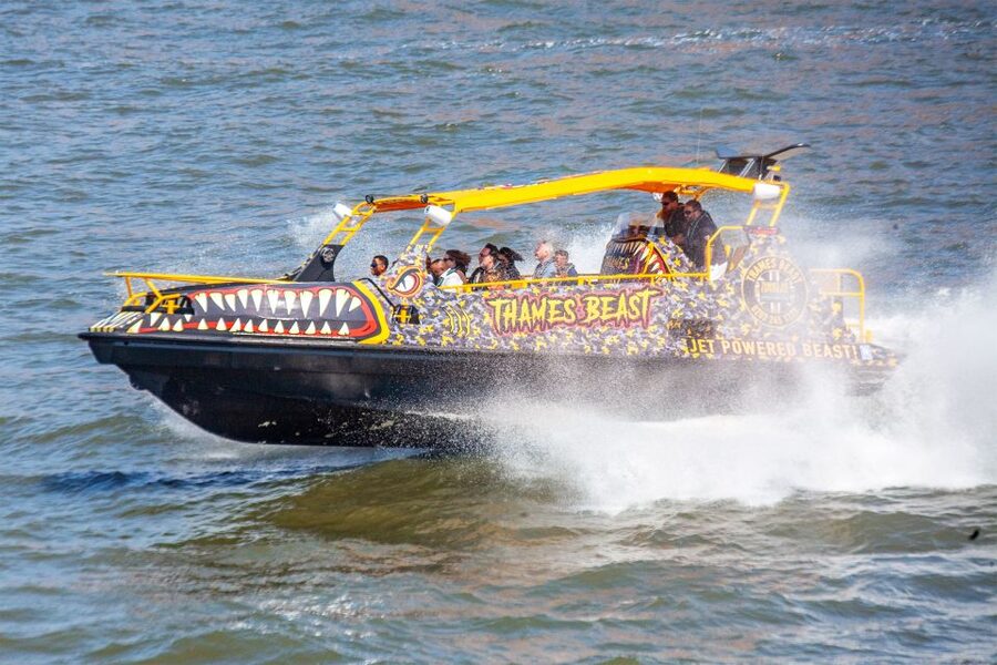 London: 40-Minute Thames Beast Jetboat Tour - Stops and photo moments: what you can realistically capture