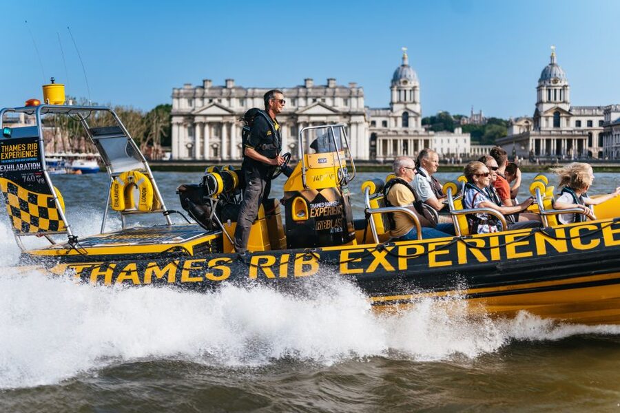 London: 45-Minute Speedboat Sightseeing Tour - Choosing Embankment Pier or Westminster Pier for your Thames launch