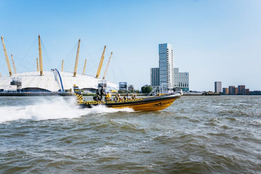 London: 45-Minute Speedboat Sightseeing Tour - Crew, guidance, and what “live commentary” means in practice