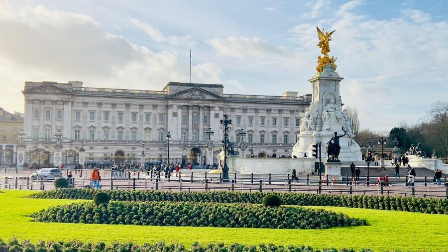 London: 5-Hour Private Tour with Pickup - Trafalgar Square, Big Ben, and Westminster Bridge: The Fastest Classics