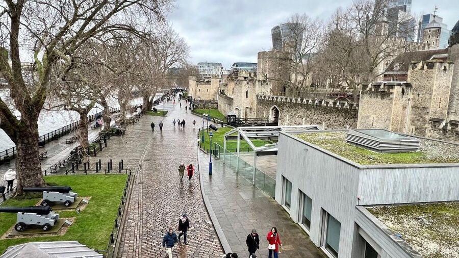 London: 5-Hour Private Tour with Pickup - London Eye Area Walking for Different Perspectives