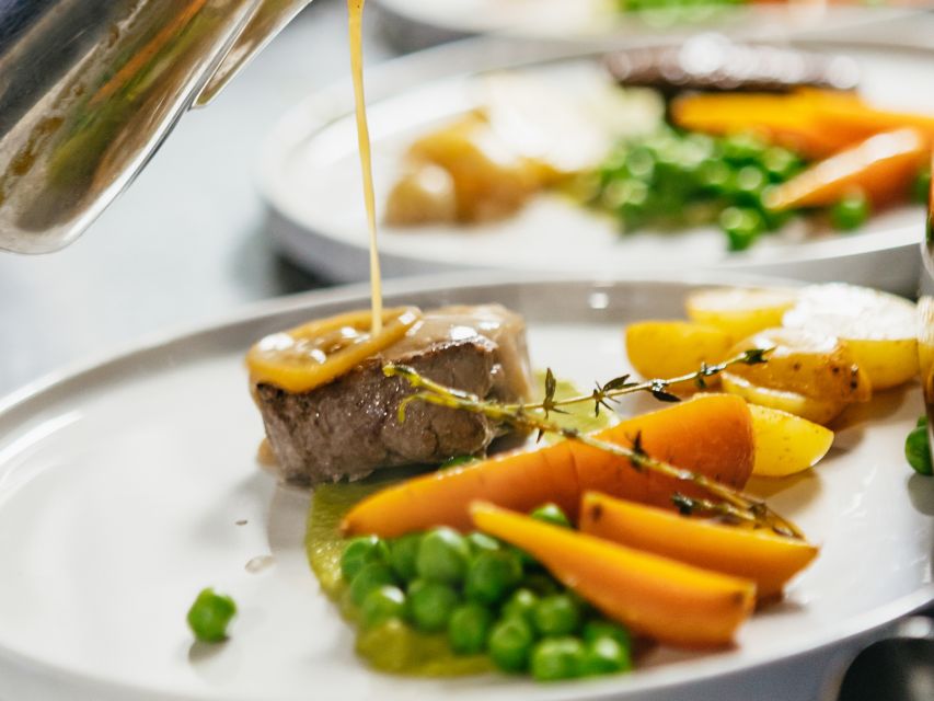London: 6-Course Gourmet Dinner on a Luxury Coach - Meeting at Victoria Embankment, then settling into your own table