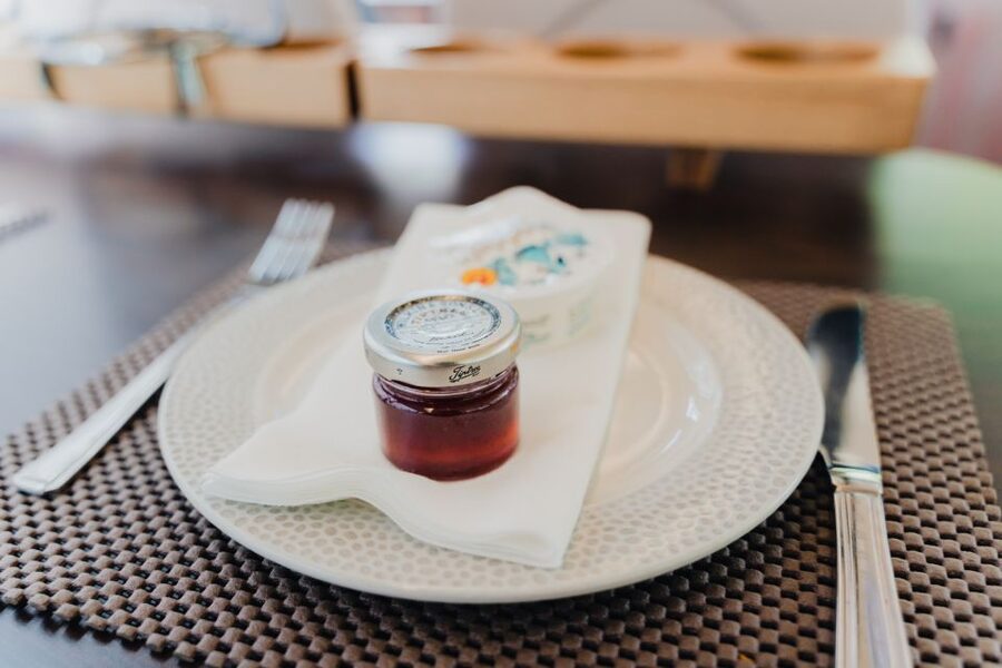 London: Afternoon Tea Bus with a Glass of Prosecco - Prosecco service and alcohol rules (18+ means 18+)