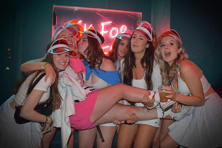 London: Bar and Club Crawl to 5 Central London Venues - Dress code and ID rules you should not ignore