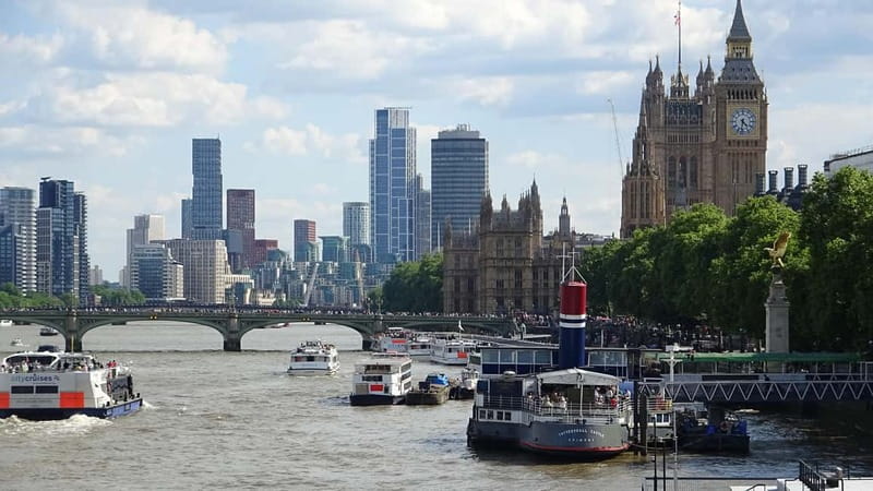 London: Boat Show Comedy Club Experience - The floating beer garden view: the pre-show London moment