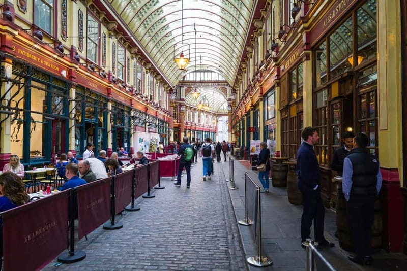 London: Borough Market Food Tour with Local Guide - Southwark walking stops: Clink Street and film-era London