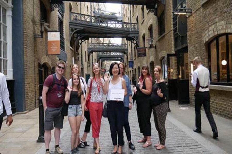 London: Bridget Jones 2–Hour Walking Tour - Where Darcy Buys the Diary at the End of the First Film