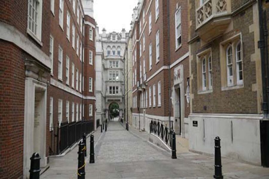 London: Bridget Jones 2–Hour Walking Tour - Behind-the-Scenes Stories and Star Trivia That Add Lift