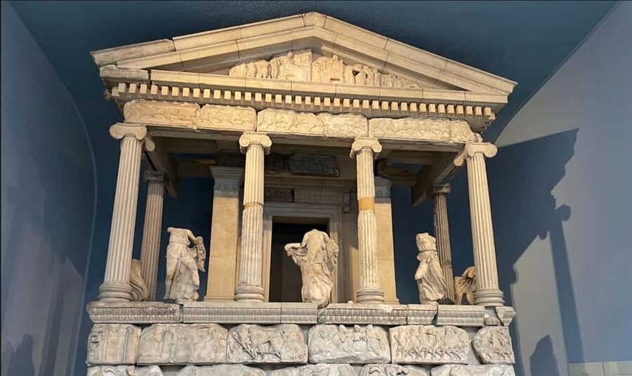 London: British Museum Express Guided Tour & Priority Entry - Russell Square meet-up, then straight into Bloomsbury