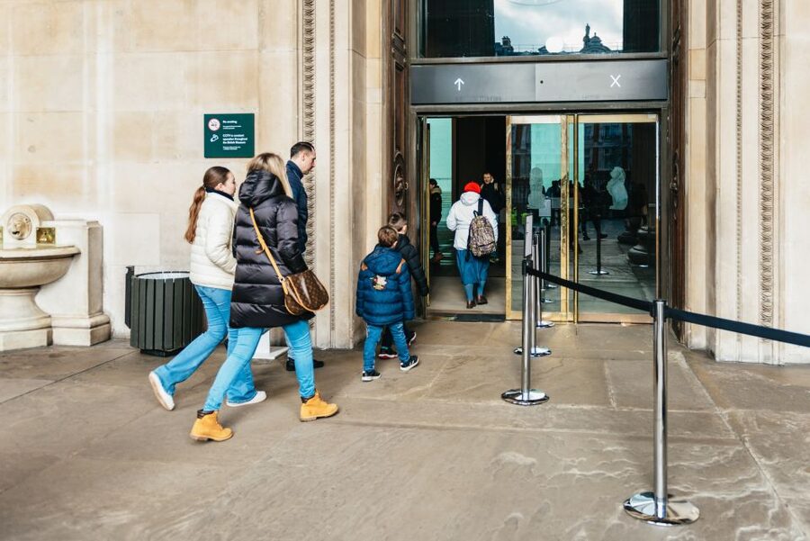 London: British Museum Family-Friendly Private Guided Tour - Meeting at the main entrance after security, and getting your bearings fast