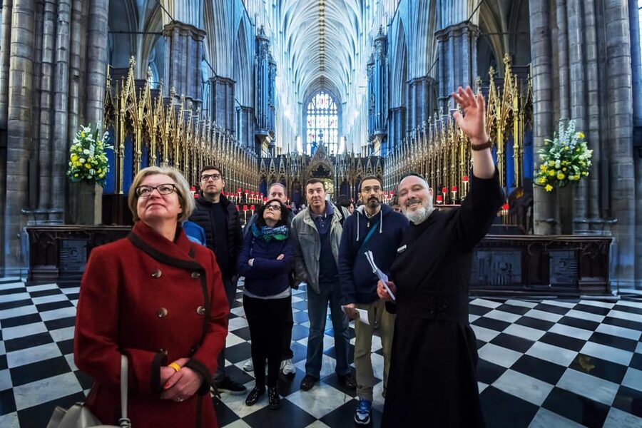 London: Buckingham, Big Ben & Westminster Abbey Tour - Meeting Point at Abraham Lincoln Statue, Then Straight Into the Story