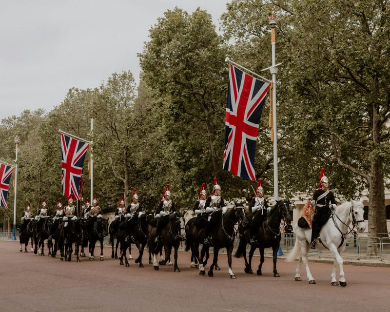 London: Buckingham Palace and Changing of the Guards Tour - Does It Include Buckingham Palace Entry?