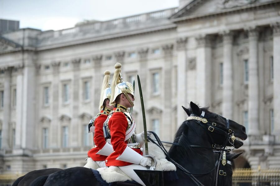 London: Buckingham Palace and Changing of the Guards Tour - Before You Watch Anything: Learn What Buckingham Palace Is For