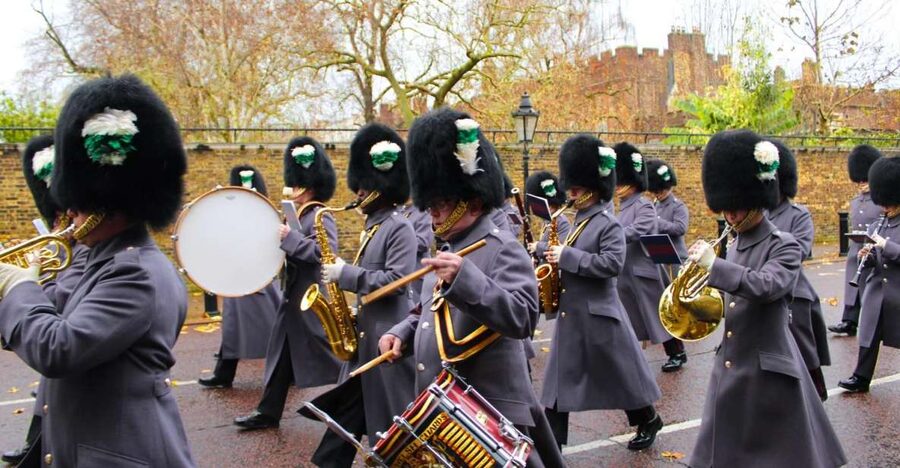 London: Buckingham Palace & Changing of the Guard Experience - Green Park to the Buckingham Palace area, timed for the right mood