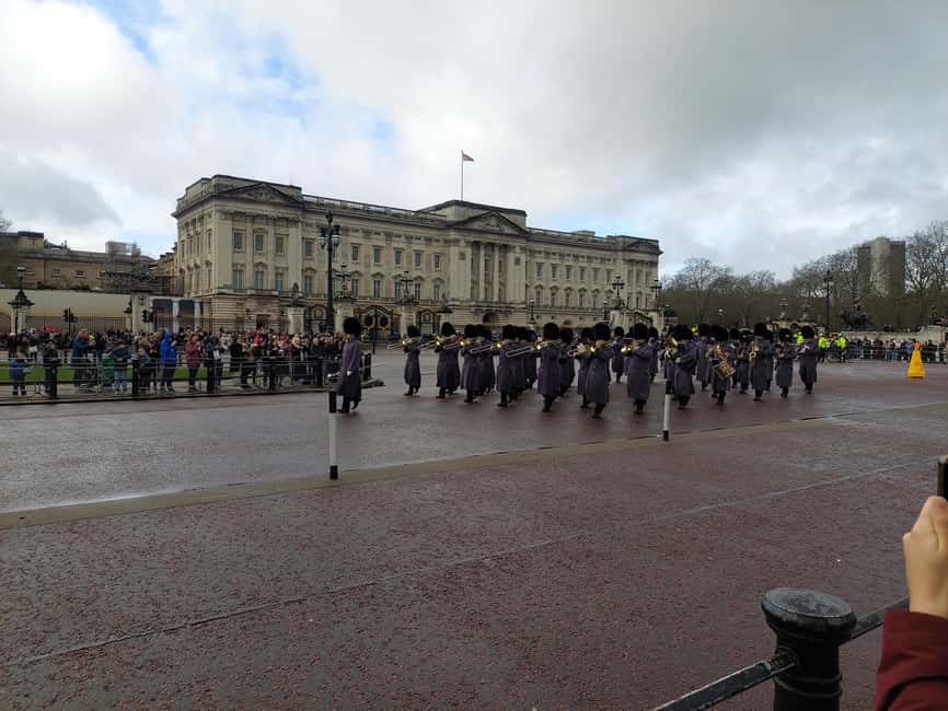 London Buckingham Palace: Changing of the Guard Walking Tour - Changing of the Guard: why this walking route beats the front-gate wait