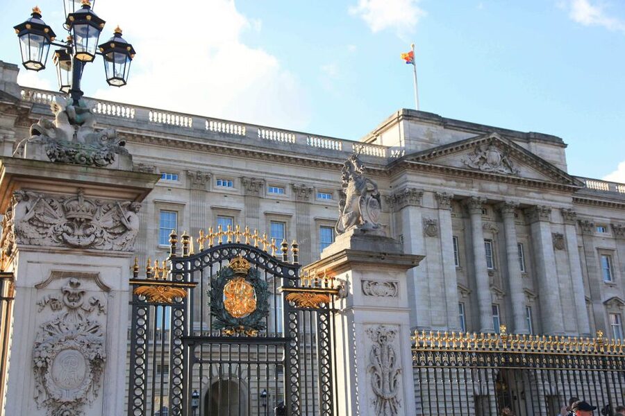 London: Buckingham Palace Entry Ticket & Royal Walking Tour - Meeting at Duke of York Column: where the tour actually starts