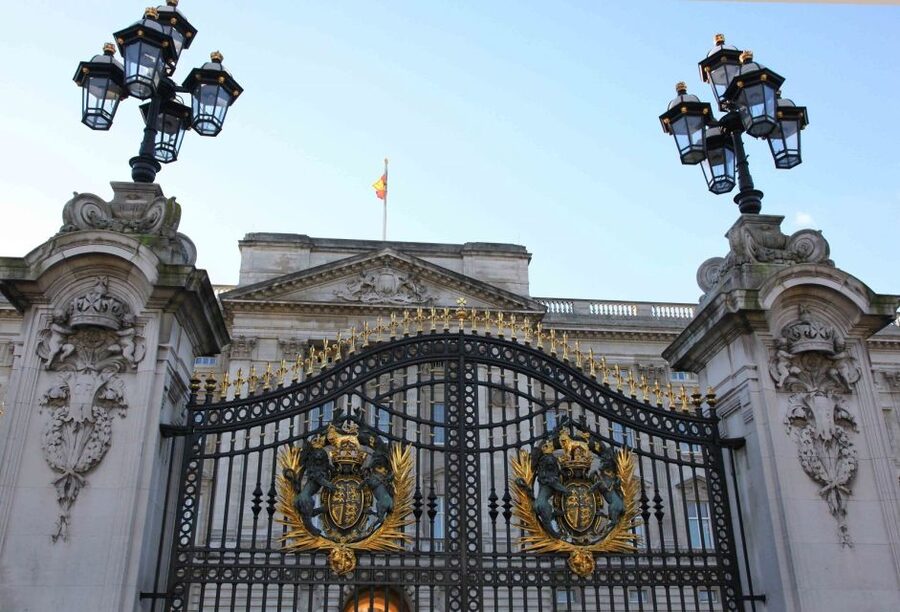 London: Buckingham Palace Entry Ticket & Royal Walking Tour - The Mall, St James’s Park, and St James’s Palace photo stop
