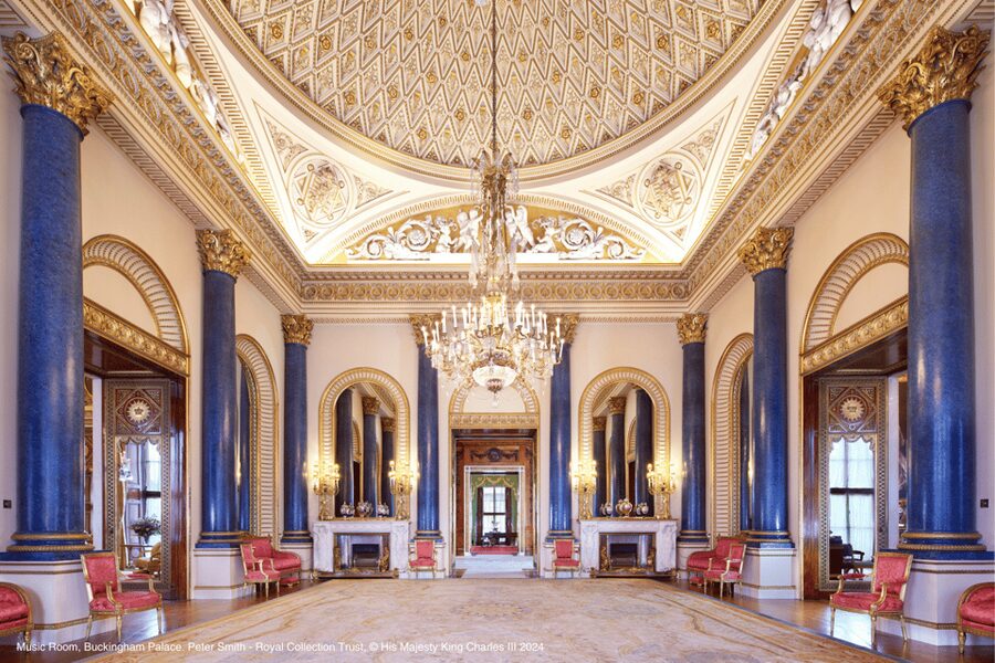 London: Buckingham Palace State Rooms & Royal Walking Tour - How the guide experience changes the walk