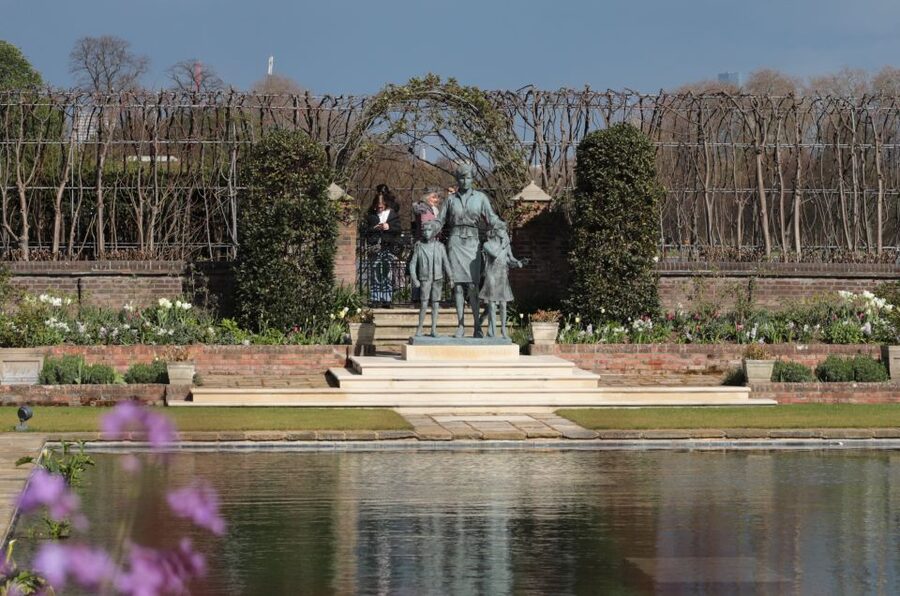 London: Buckingham Palace Walk & Tea at Kensington Palace - St James’s Palace and the Quiet Corners of Aristocratic London