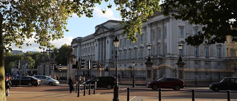 London: Buckingham Palace Walk & Tea at Kensington Palace - Royal Parks Stops and the Tea Ceremony Rhythm