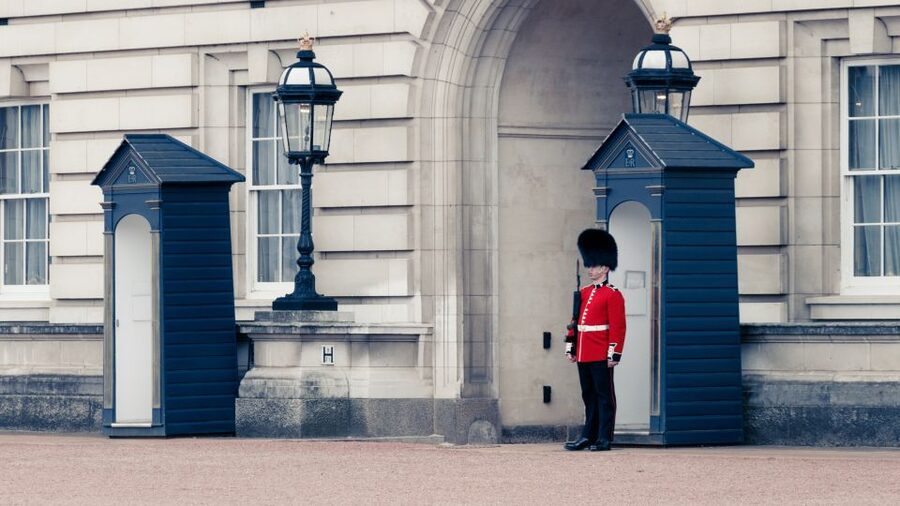 London: Buckingham Palace Walk & Tea at Kensington Palace - Golden Gates and Princess Diana’s Sunken Garden Photos