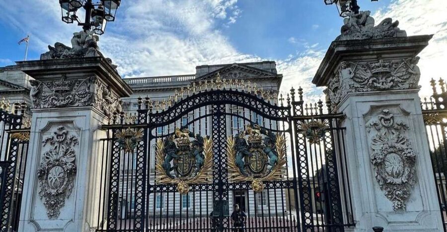 London: Buckingham Palace & Westminster Guided Walking Tour - The Mall royal processional route: feel the geometry of power