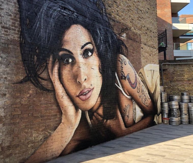 London: Camden Market Food Tour with 7 Street Food Tastings - Neapolitan street food and Italian wine in the market maze