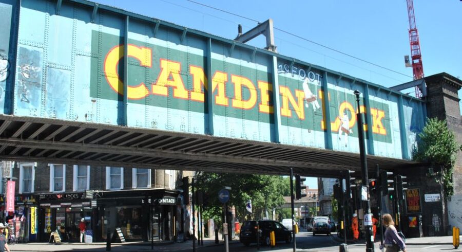 London: Camden Walking Tour - Amy Winehouse in Camden, from statue to the Hawley Arms