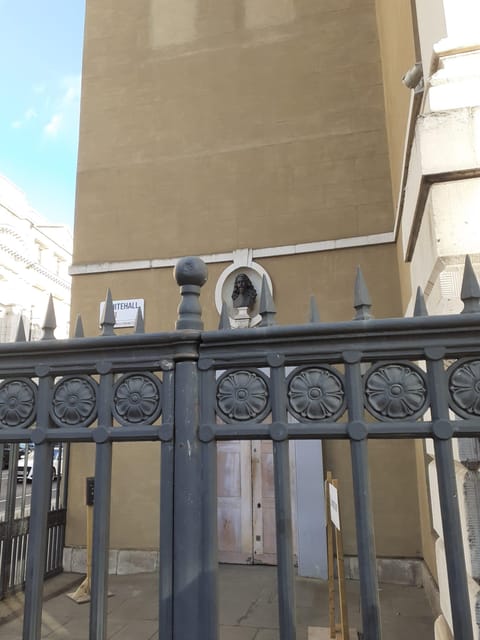 London: Central London Outdoor Tour - St James’s Palace: where the monarchy story gets broader