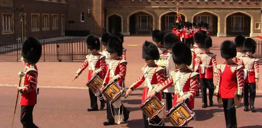 London: Changing of the Guard Guided Tour Experience - Meeting at Green Park: starting where the day actually makes sense